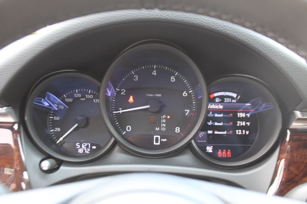 2025 Porsche Macan T photo 21