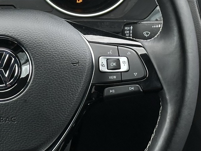 2020 Volkswagen Tiguan SE R-Line Black photo 11