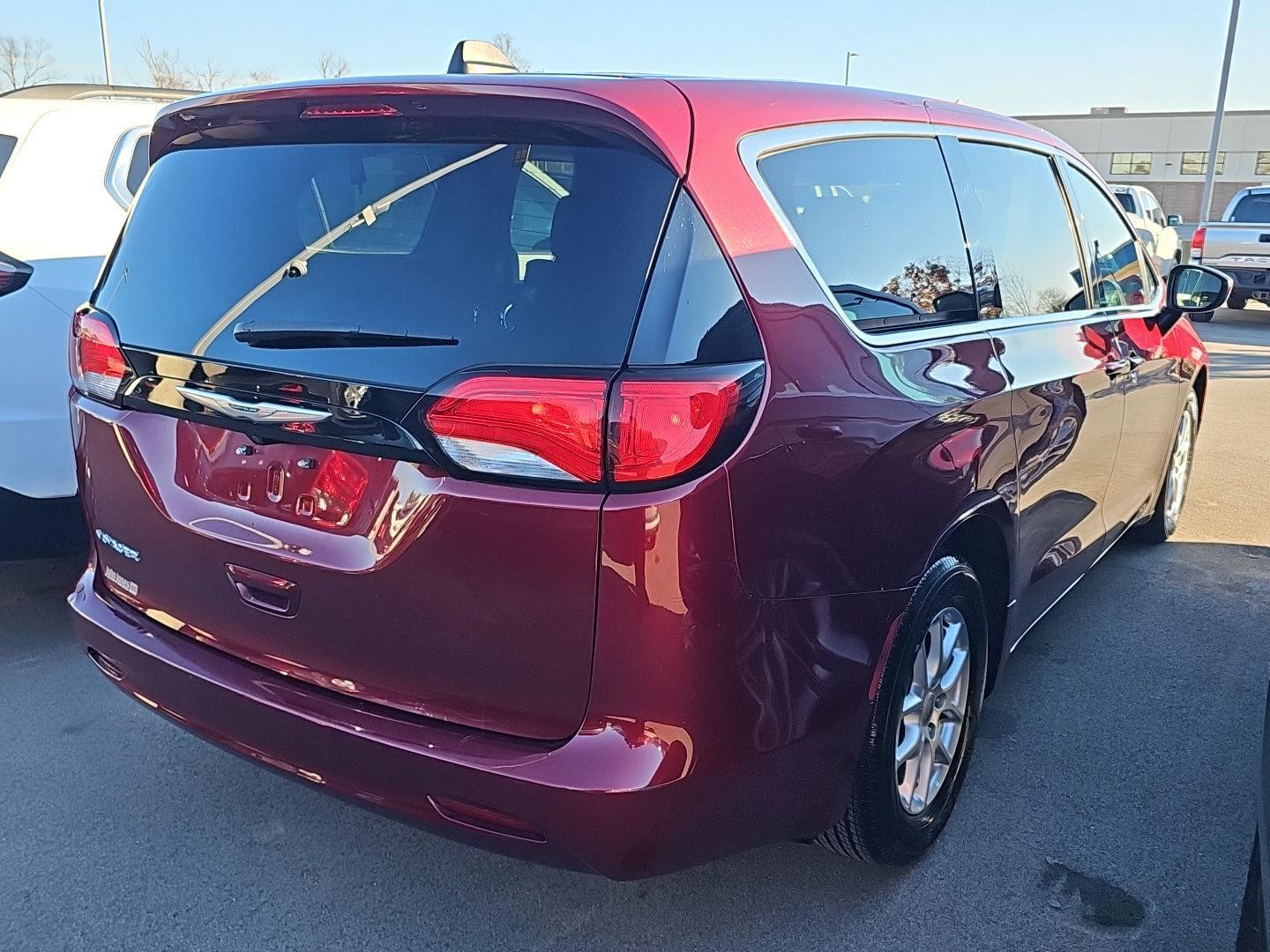 2023 Chrysler Voyager LX photo 3