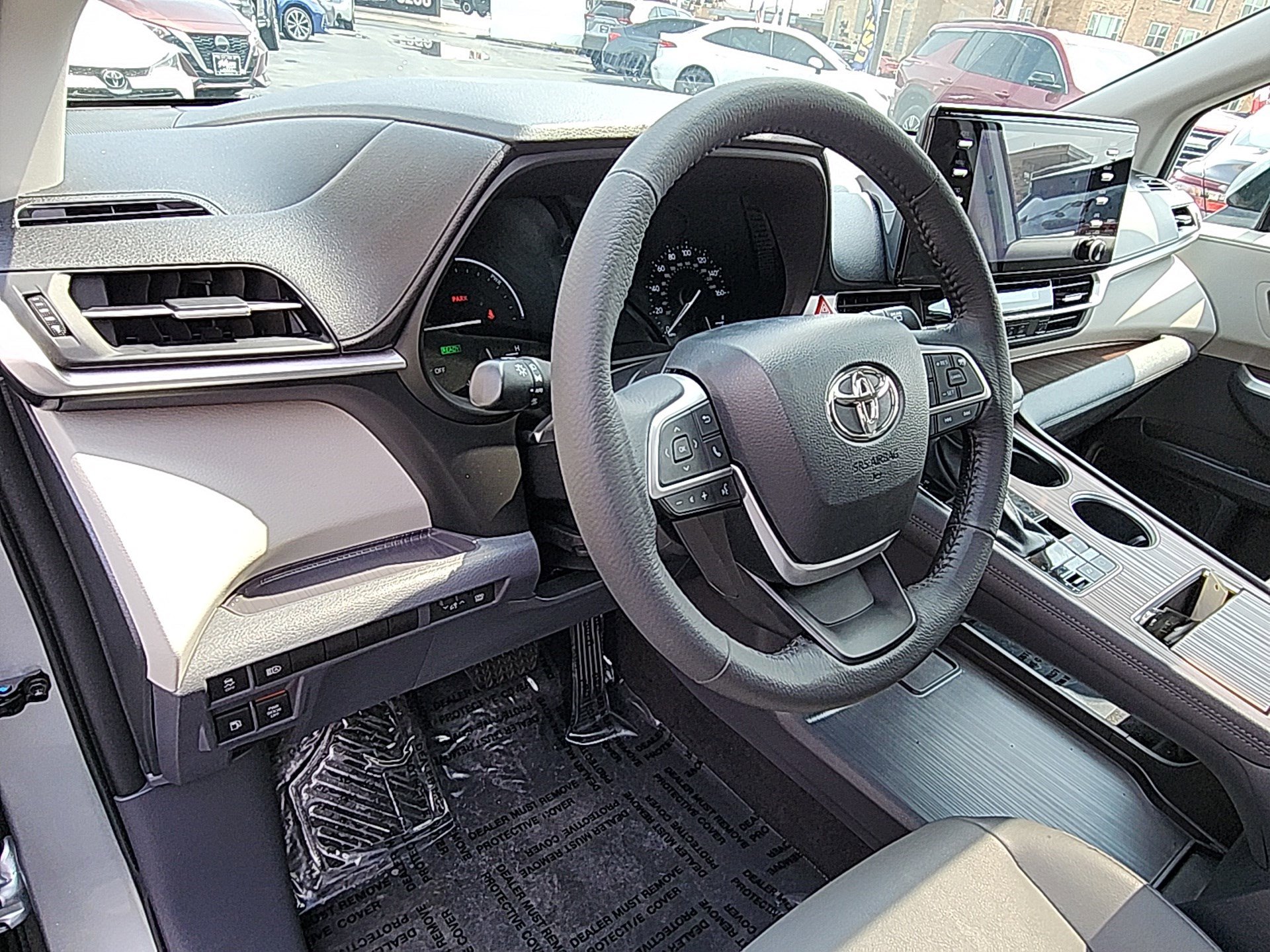 2023 Toyota Sienna XLE photo 11