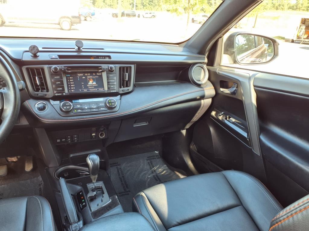 2017 Toyota RAV4 SE photo 27