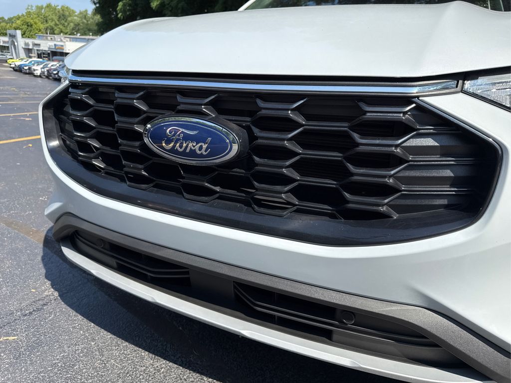 2025 Ford Escape ST-Line photo 16