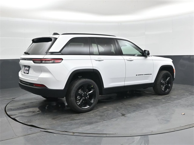 2025 Jeep Grand Cherokee Altitude X photo 2