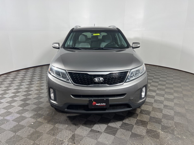 Used 2015 Kia Sorento LX with VIN 5XYKTCA63FG600549 for sale in Shakopee, Minnesota