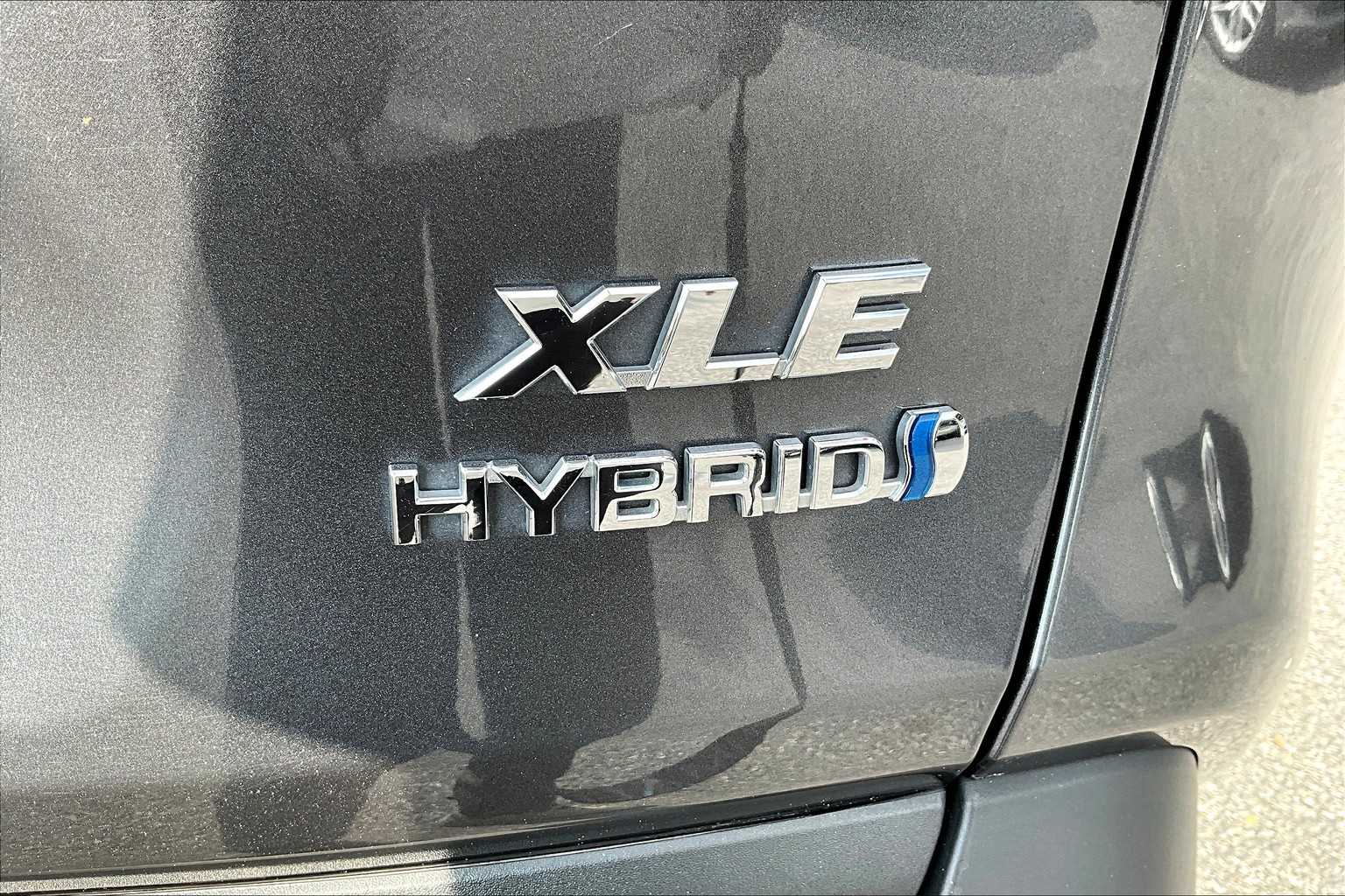 2024 Toyota RAV4 Hybrid XLE photo 9