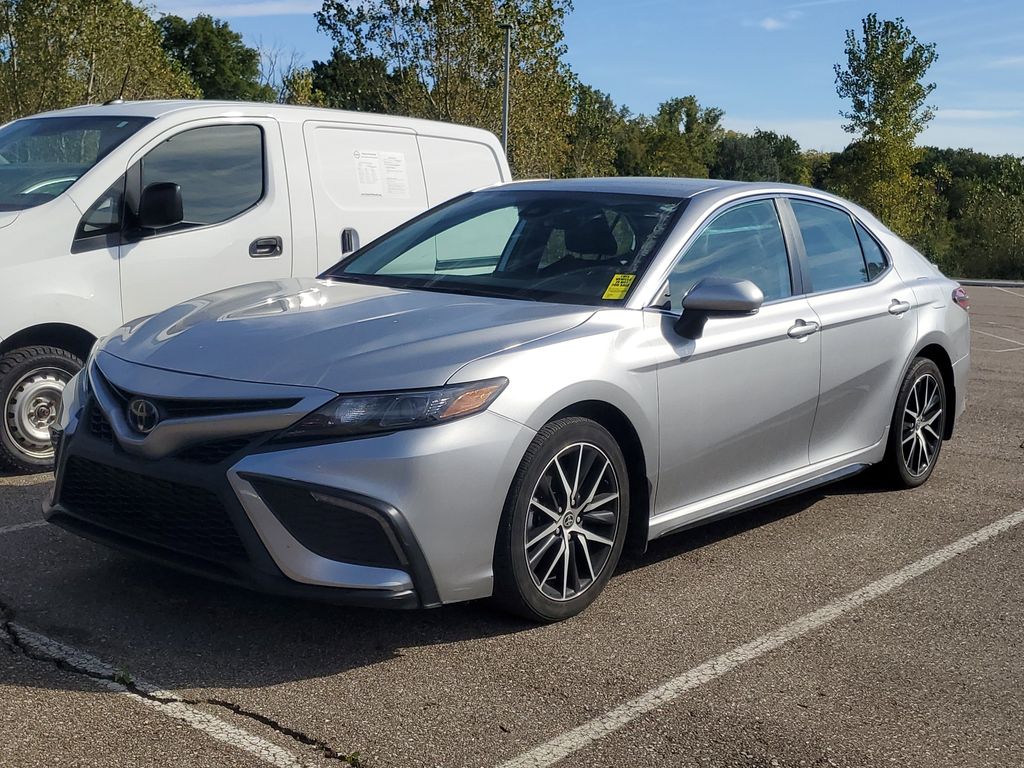 2023 Toyota Camry SE photo 2