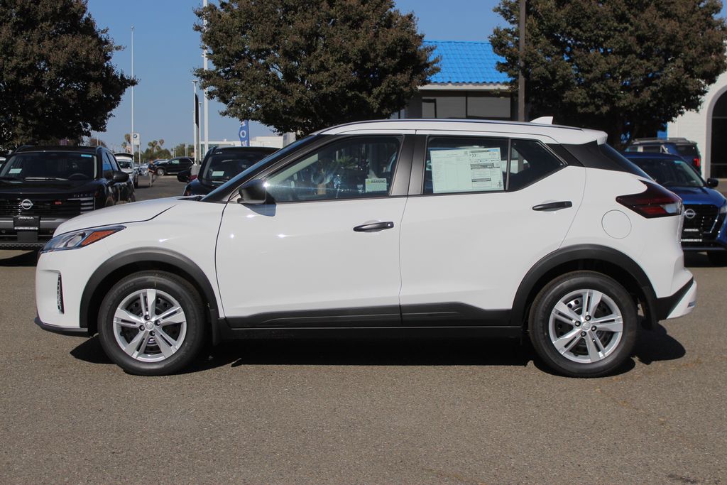 2025 Nissan Kicks Play S photo 8