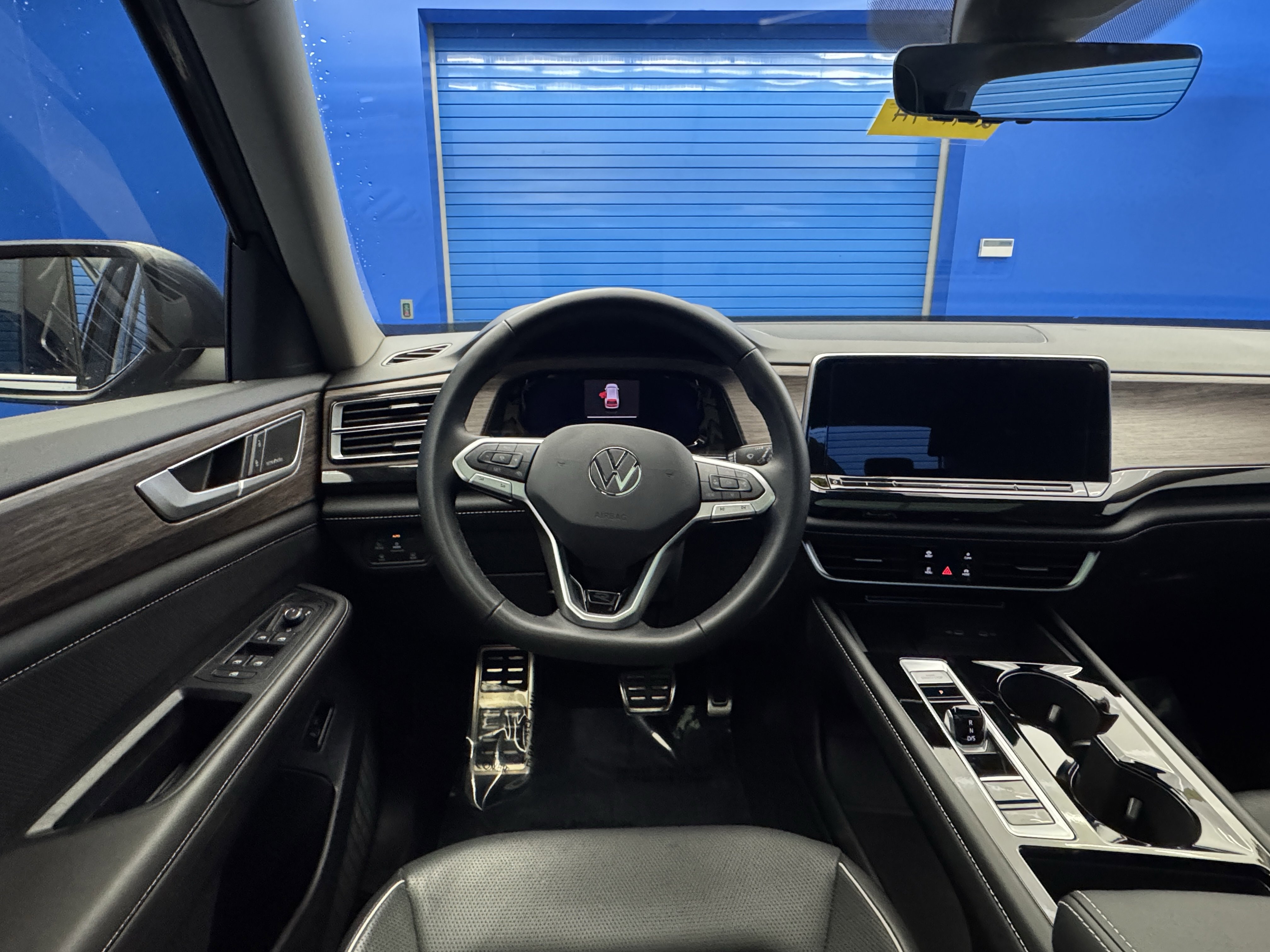 2025 Volkswagen Atlas SEL Premium R-Line photo 4