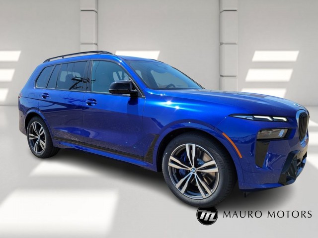 2025 BMW X7 M60i