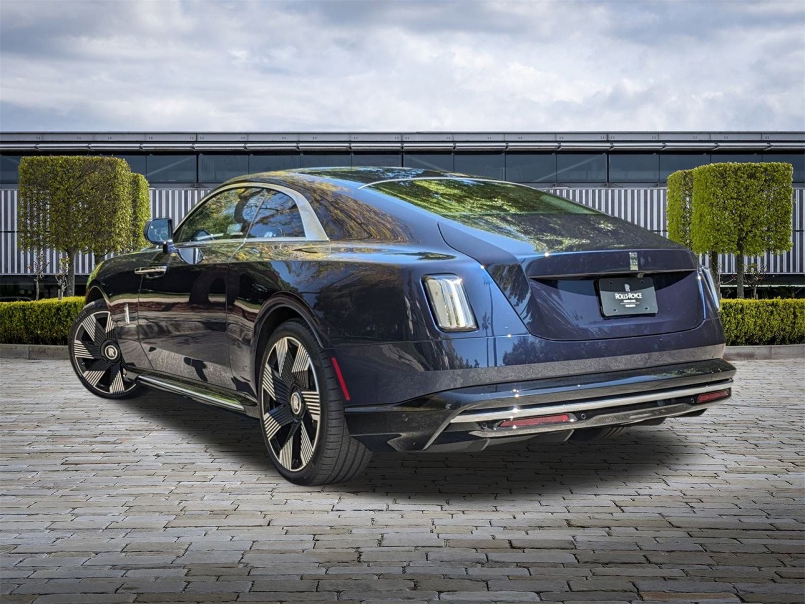 2024 Rolls Royce Spectre photo 2