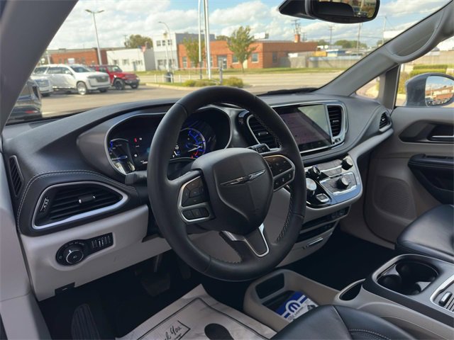 2022 Chrysler Pacifica Hybrid Touring L photo 44