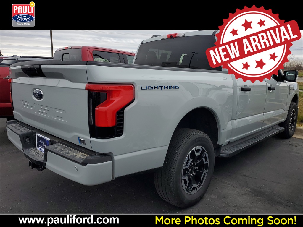 2023 Ford F-150 Lightning XLT photo 4