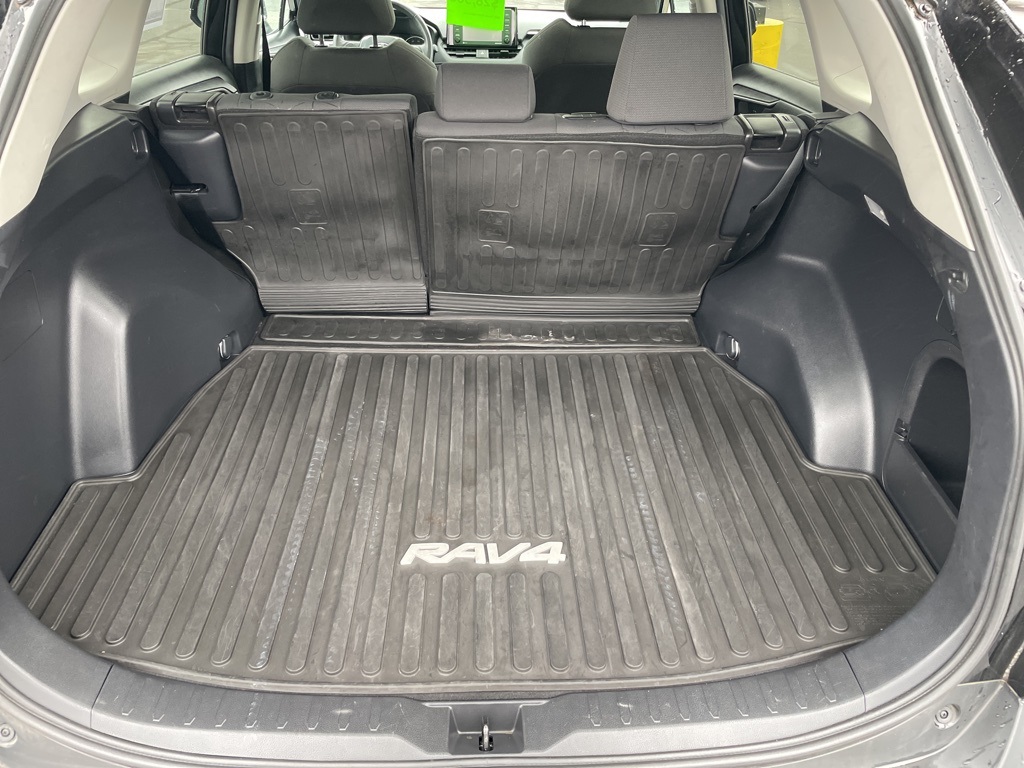 2021 Toyota RAV4 Hybrid XLE photo 9