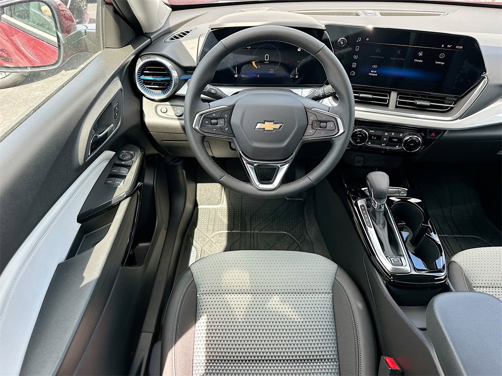 2025 Chevrolet Trax LT photo 13