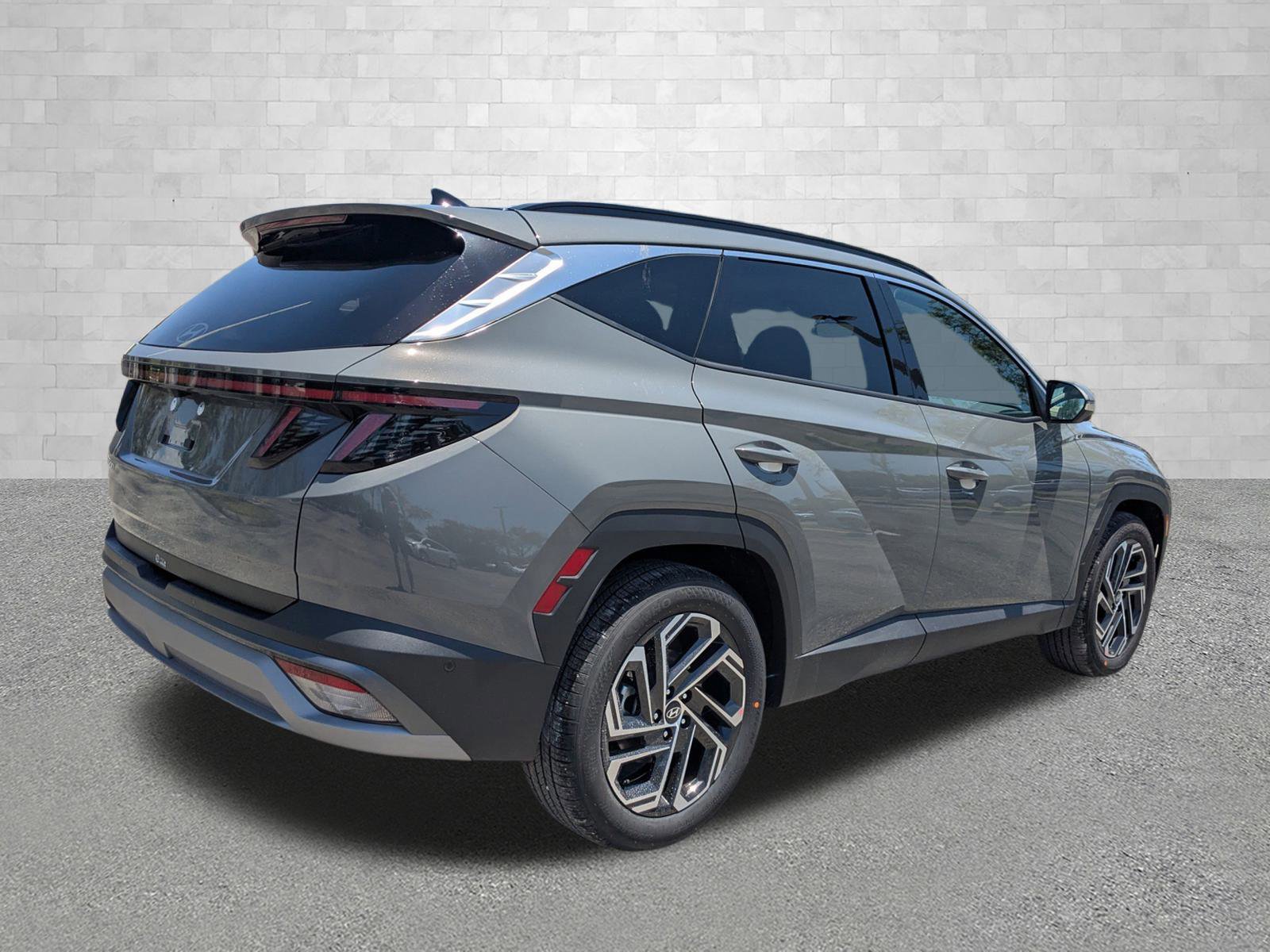 2025 Hyundai Tucson Limited photo 2