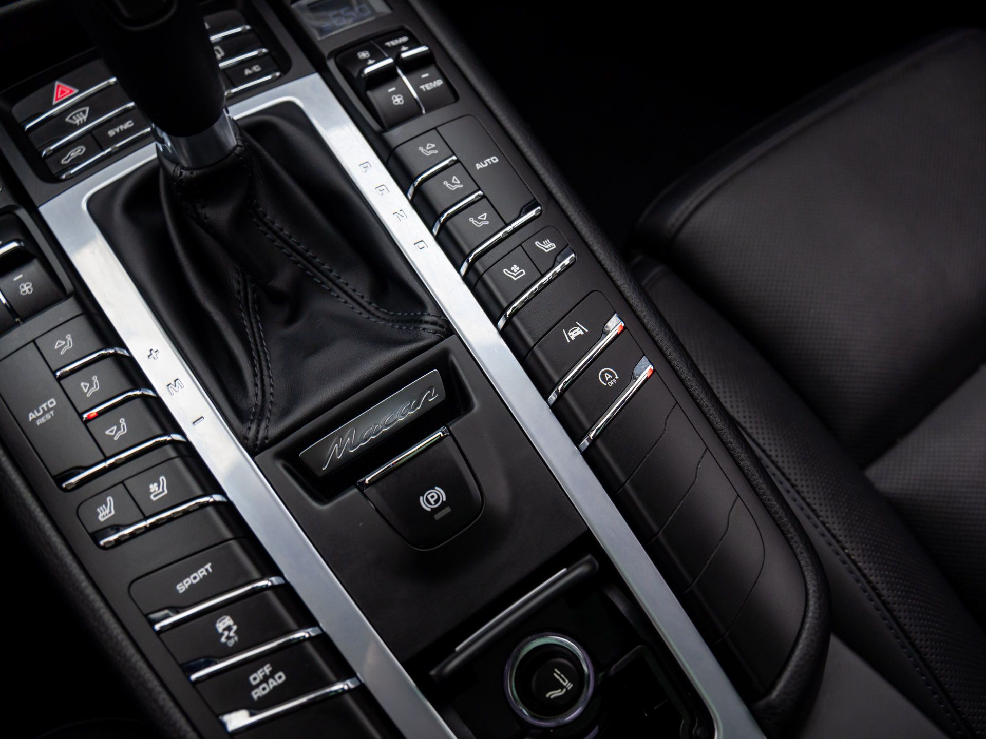 2021 Porsche Macan Base photo 21
