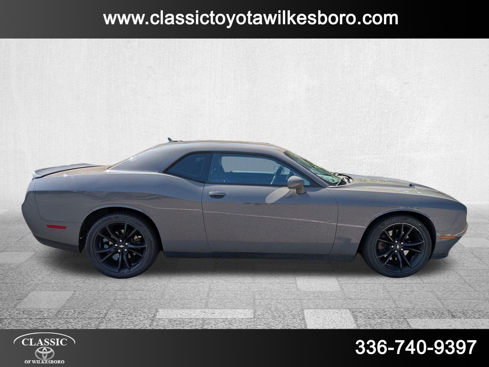 2017 Dodge Challenger SXT Plus photo 5