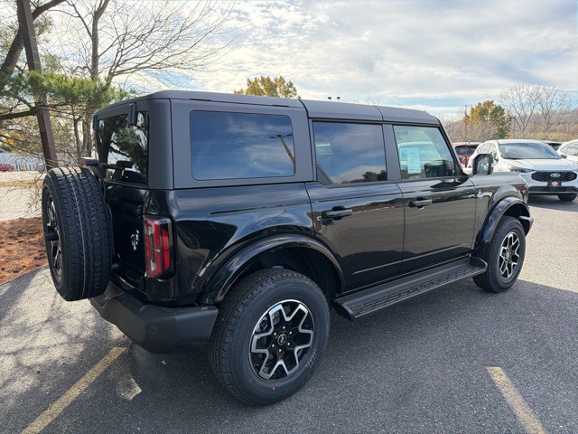 2025 Ford Bronco Outer Banks photo 2