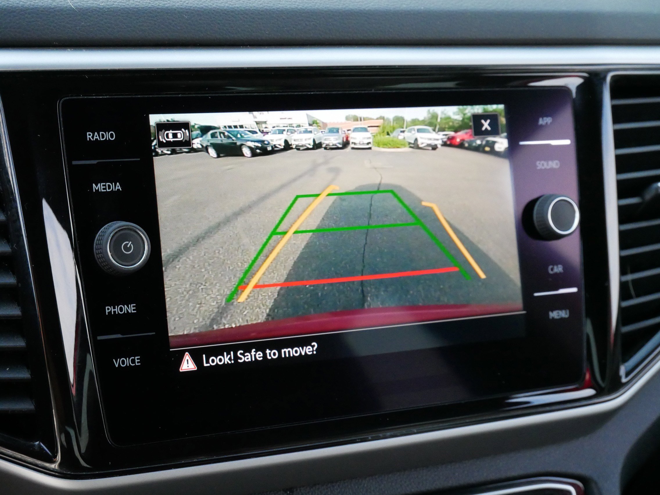 2022 Volkswagen Atlas Cross Sport SE Technology photo 27