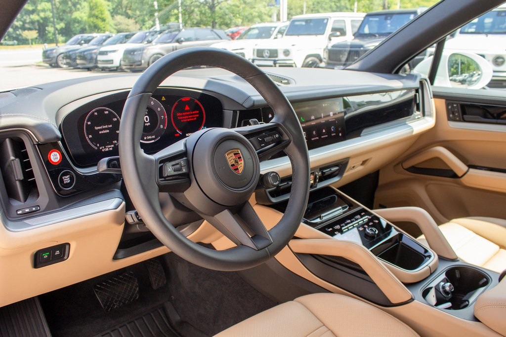 2025 Porsche Cayenne Base photo 8