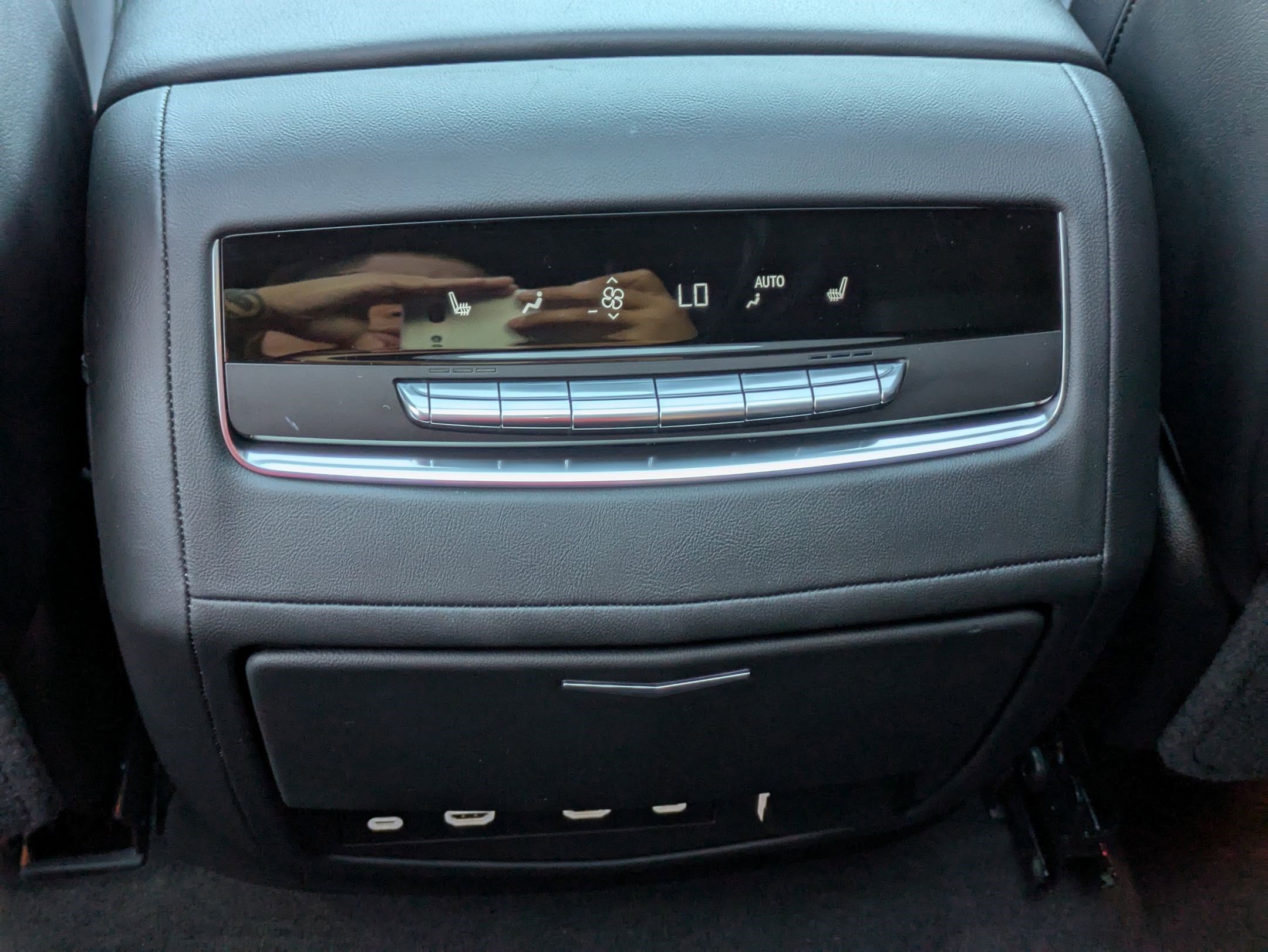 2024 Cadillac Escalade Premium Luxury photo 25
