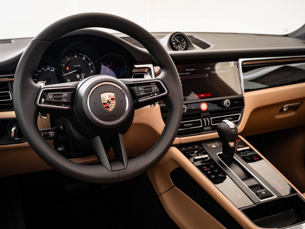 2025 Porsche Macan T photo 4