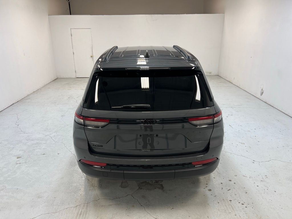 2022 Jeep Grand Cherokee Altitude photo 2