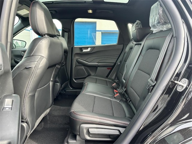 2025 Ford Escape ST-Line photo 5