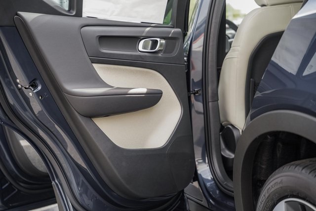 2026 Volvo XC40 AWD photo 28