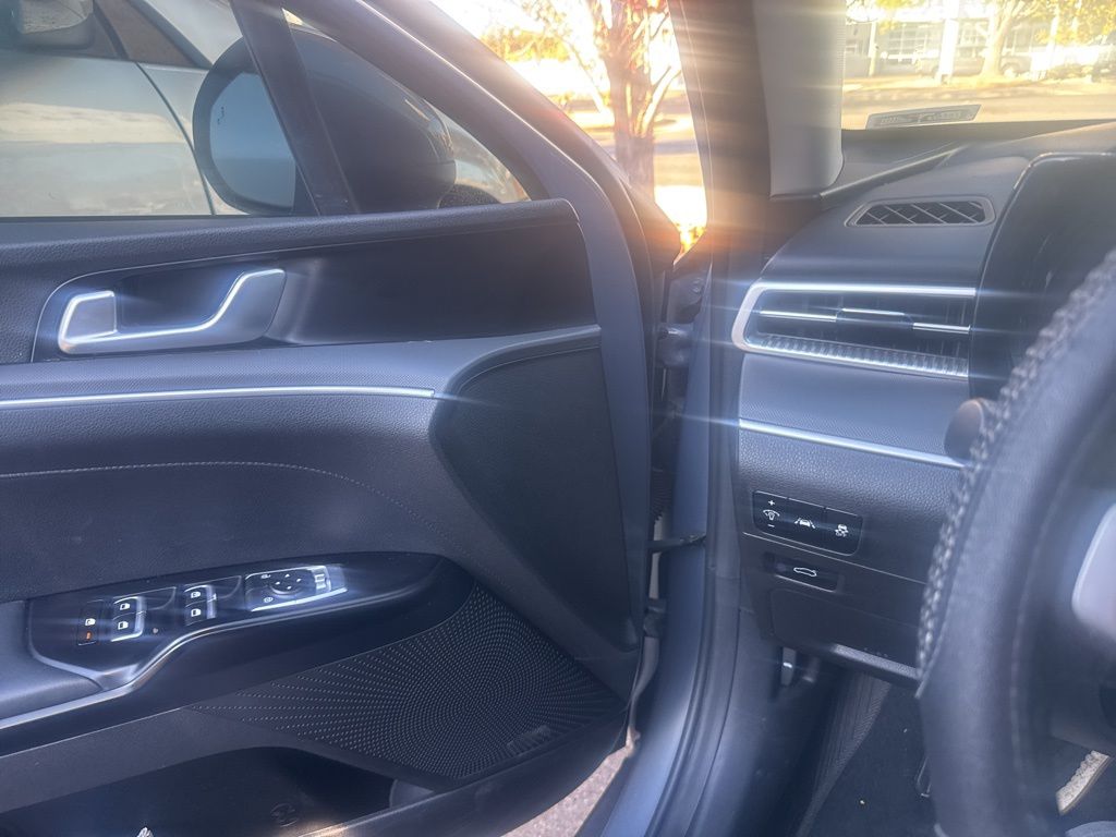 2023 Kia K5 LXS photo 2