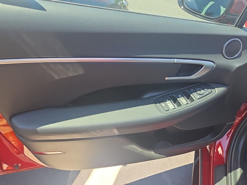 2025 Hyundai Sonata Hybrid SEL photo 9