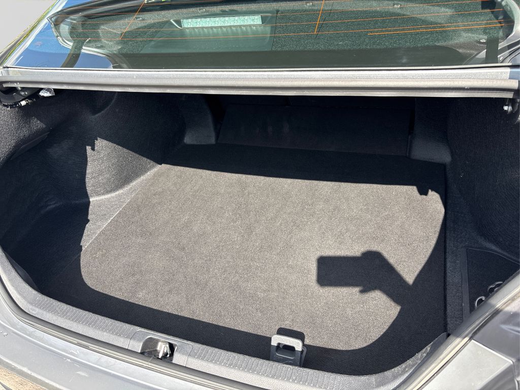 2025 Toyota Camry SE photo 11