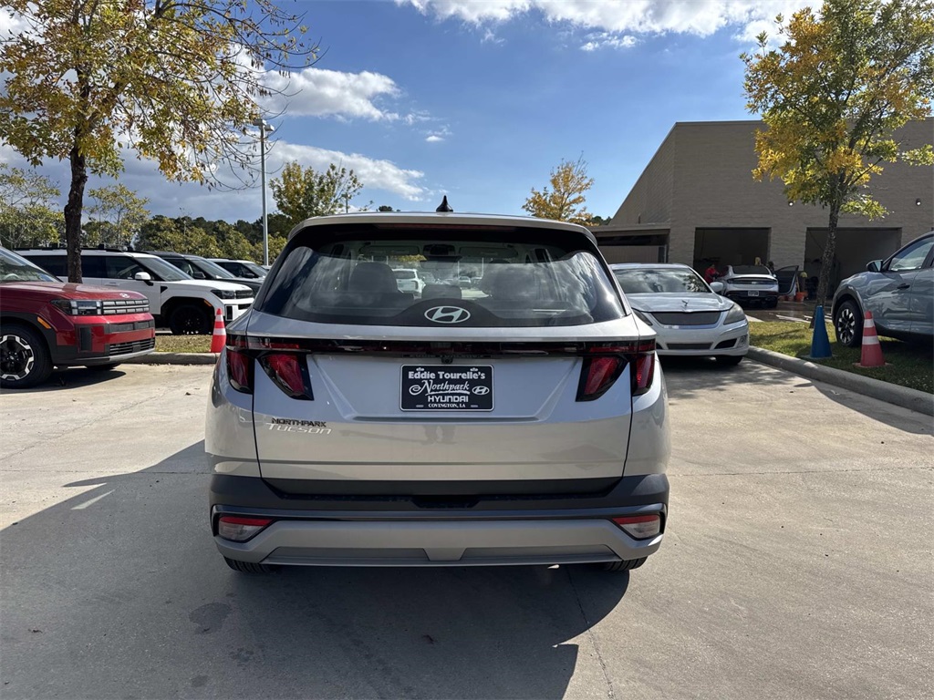 2026 Hyundai Tucson SE photo 4