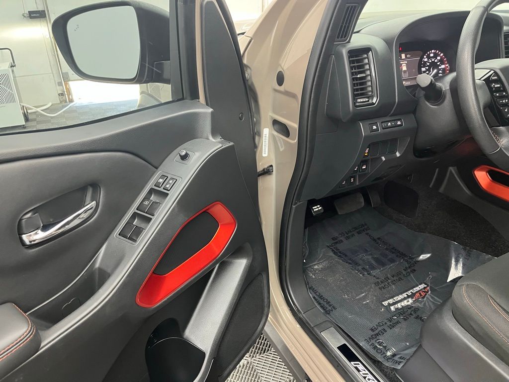 2023 Nissan Frontier PRO-4X photo 12