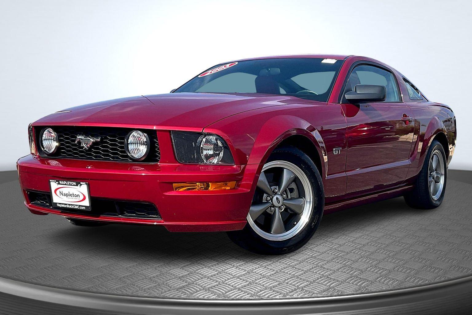 2005 Ford Mustang GT Deluxe