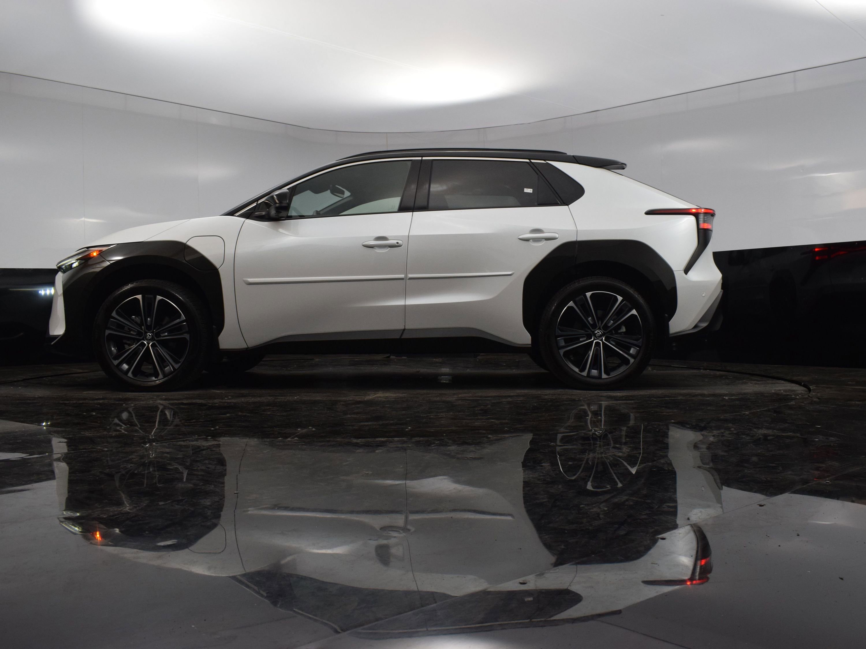 2024 Toyota bZ4X XLE photo 19