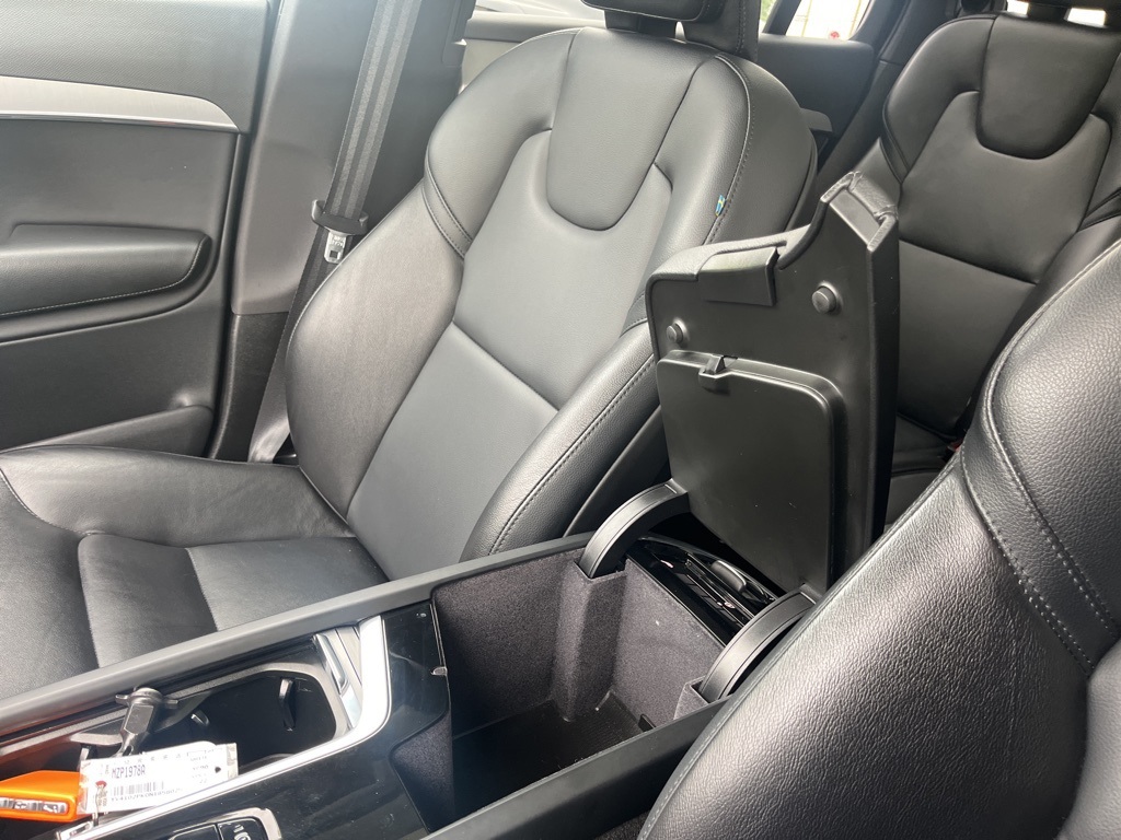 2022 Volvo XC90 T5 Momentum photo 20