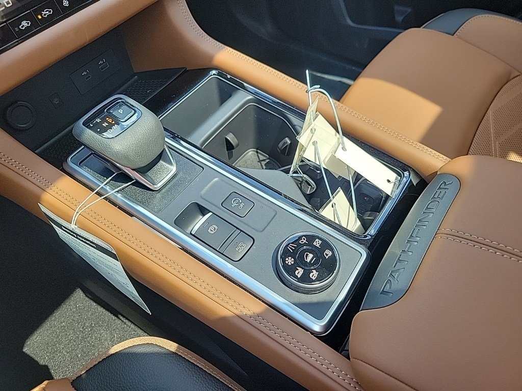 2025 Nissan Pathfinder Platinum photo 12