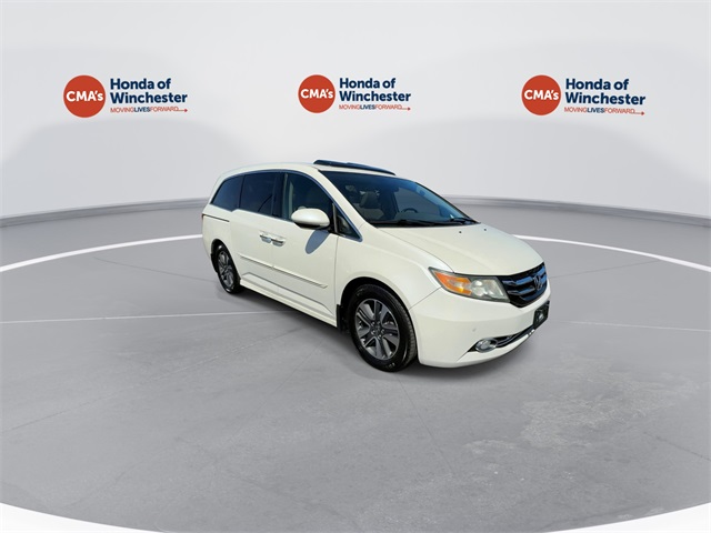 2015 Honda Odyssey Touring photo 2