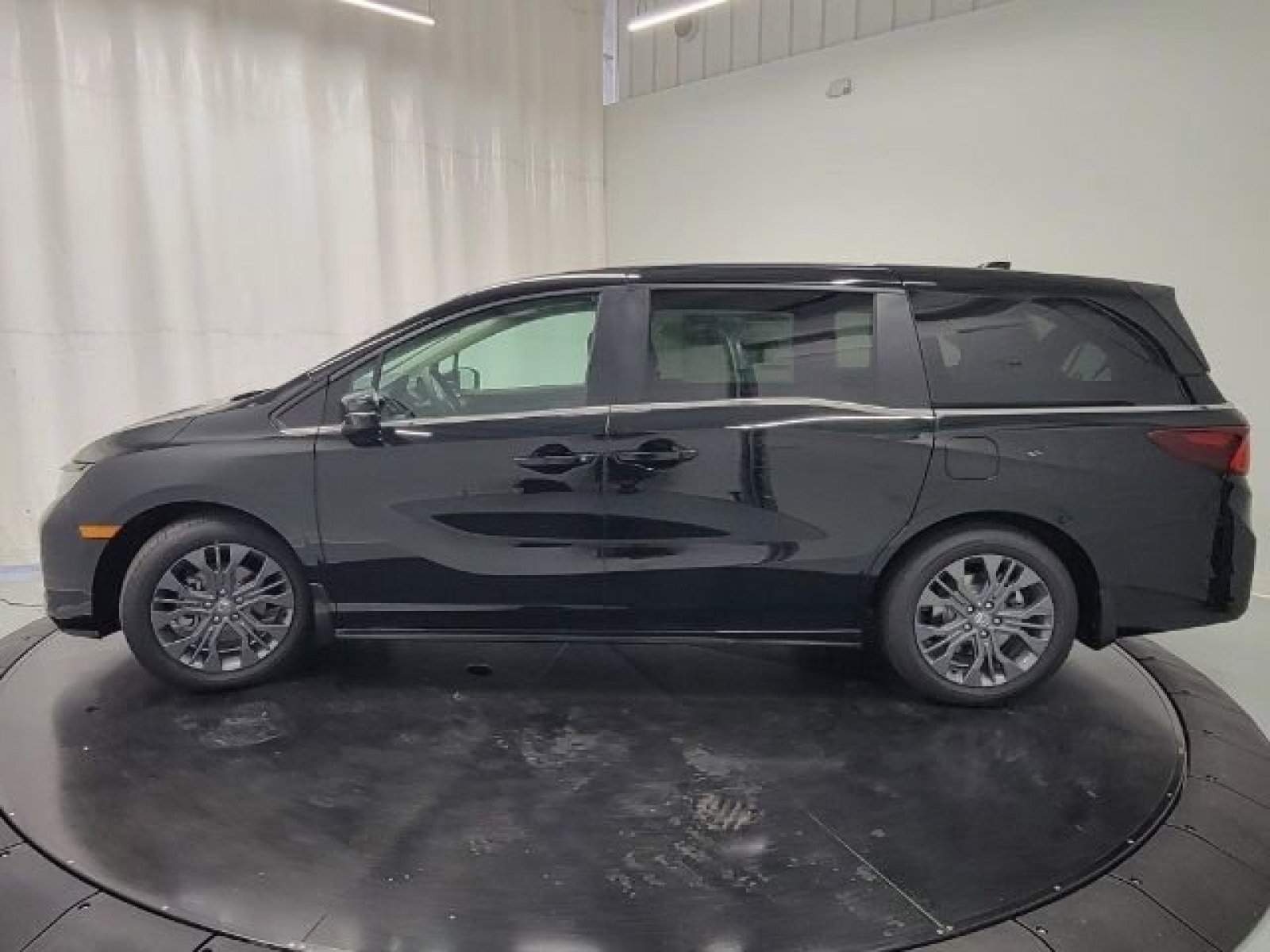 2026 Honda Odyssey Touring photo 14