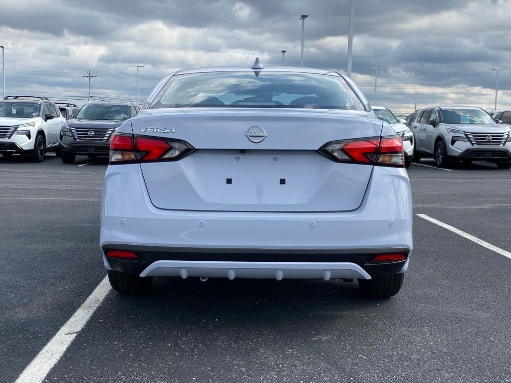 2025 Nissan Versa 1.6 SV photo 4