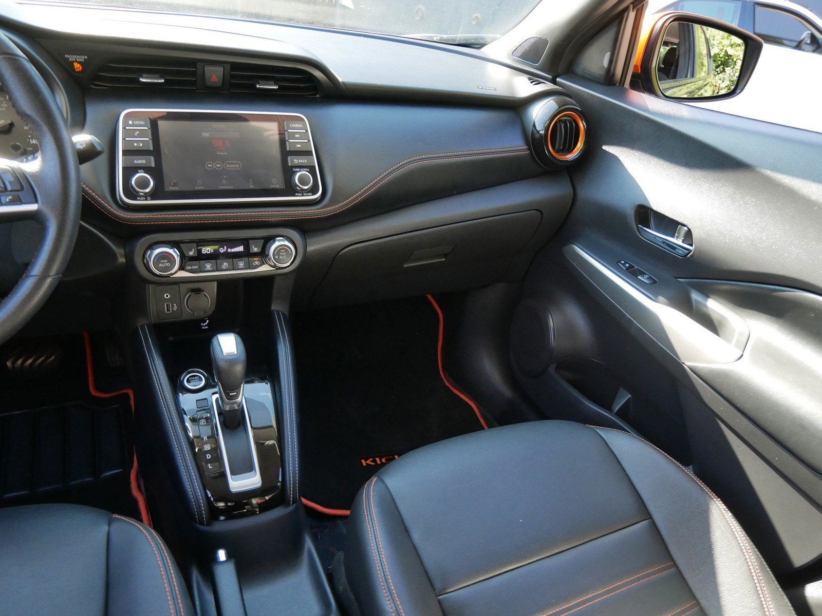 2019 Nissan Kicks SR photo 12