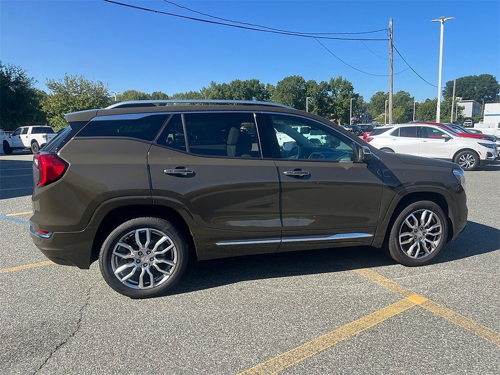 2023 Gmc Terrain Denali photo 2