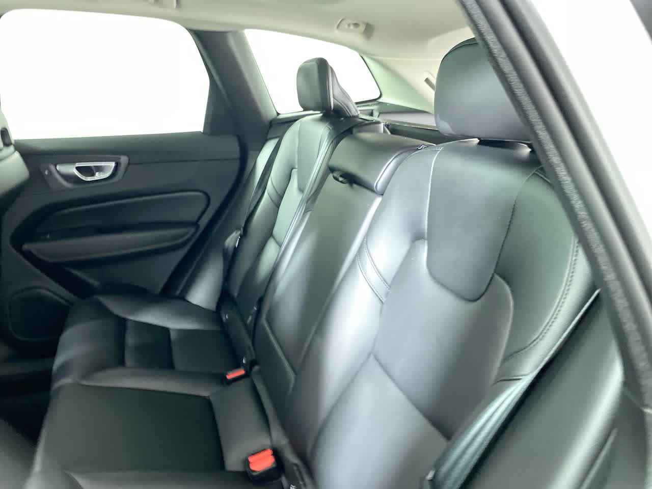 2024 Volvo XC60 Core photo 32
