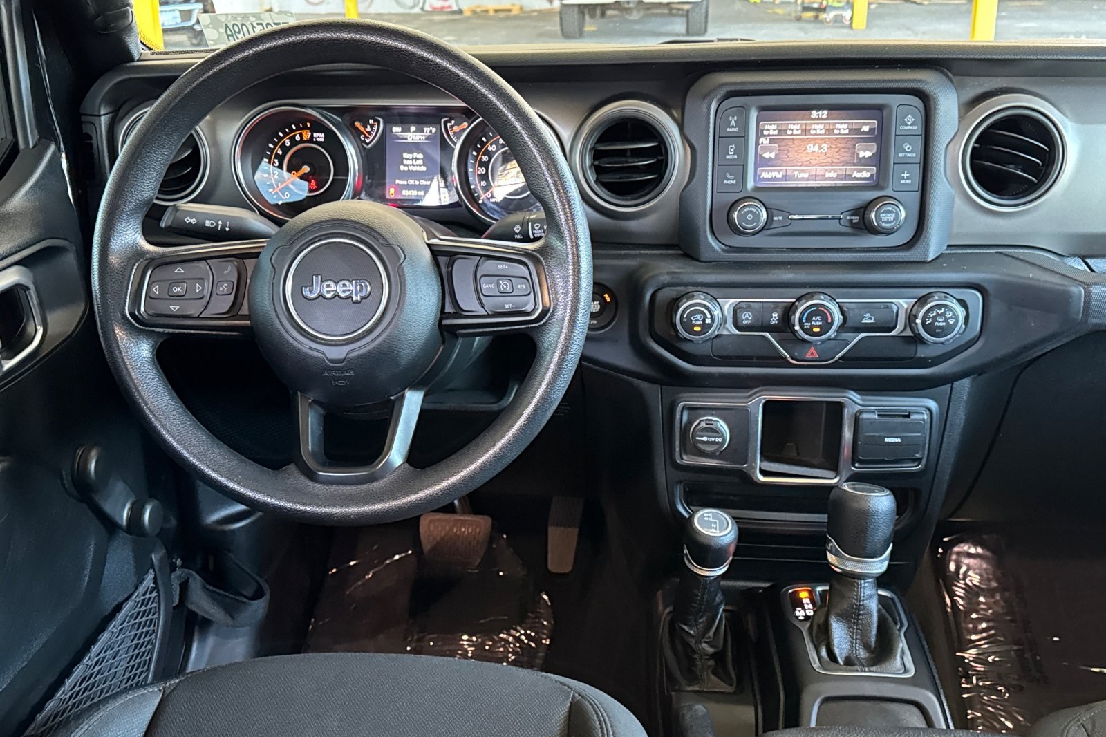 2020 Jeep Gladiator Sport photo 14