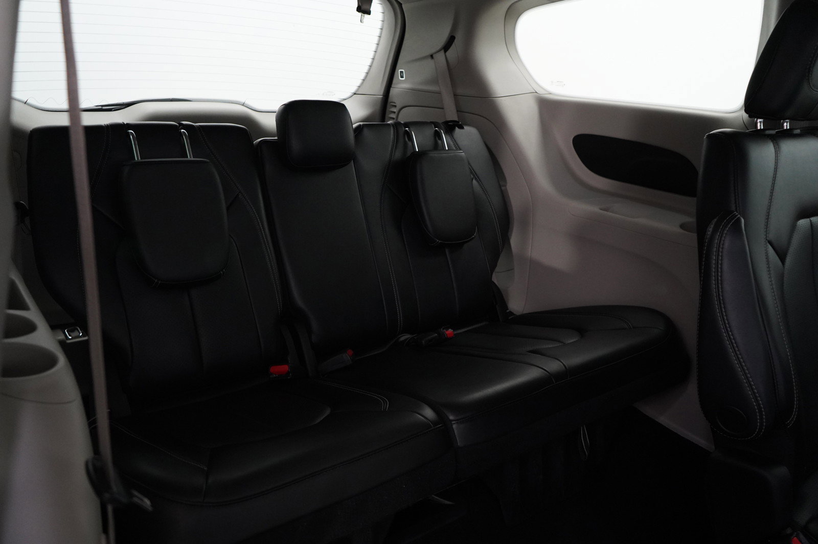 2023 Chrysler Pacifica Touring L photo 12