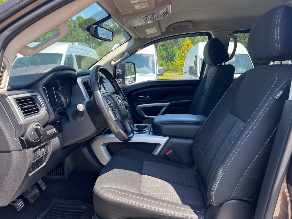 2019 Nissan Titan Crew Cab SV photo 22