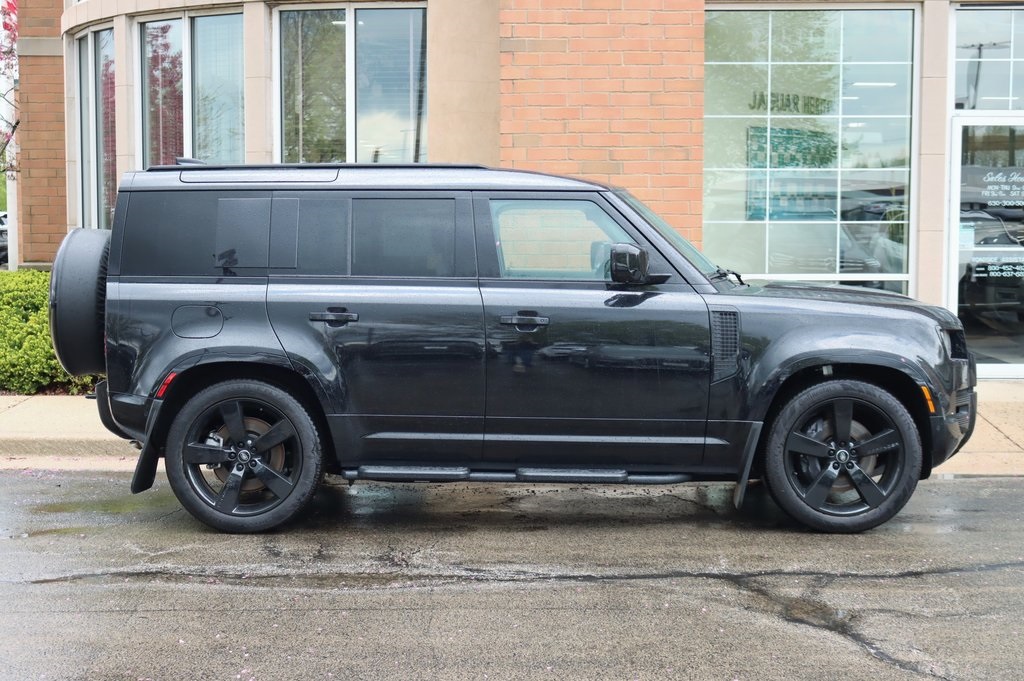 2025 Land Rover Defender 110 X-Dynamic SE photo 6