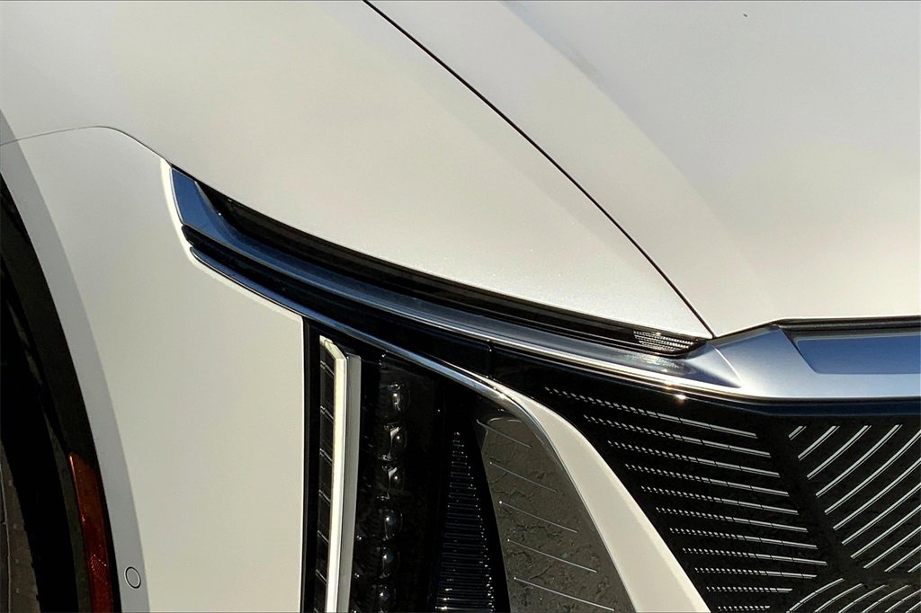 2025 Cadillac Lyriq Luxury photo 13