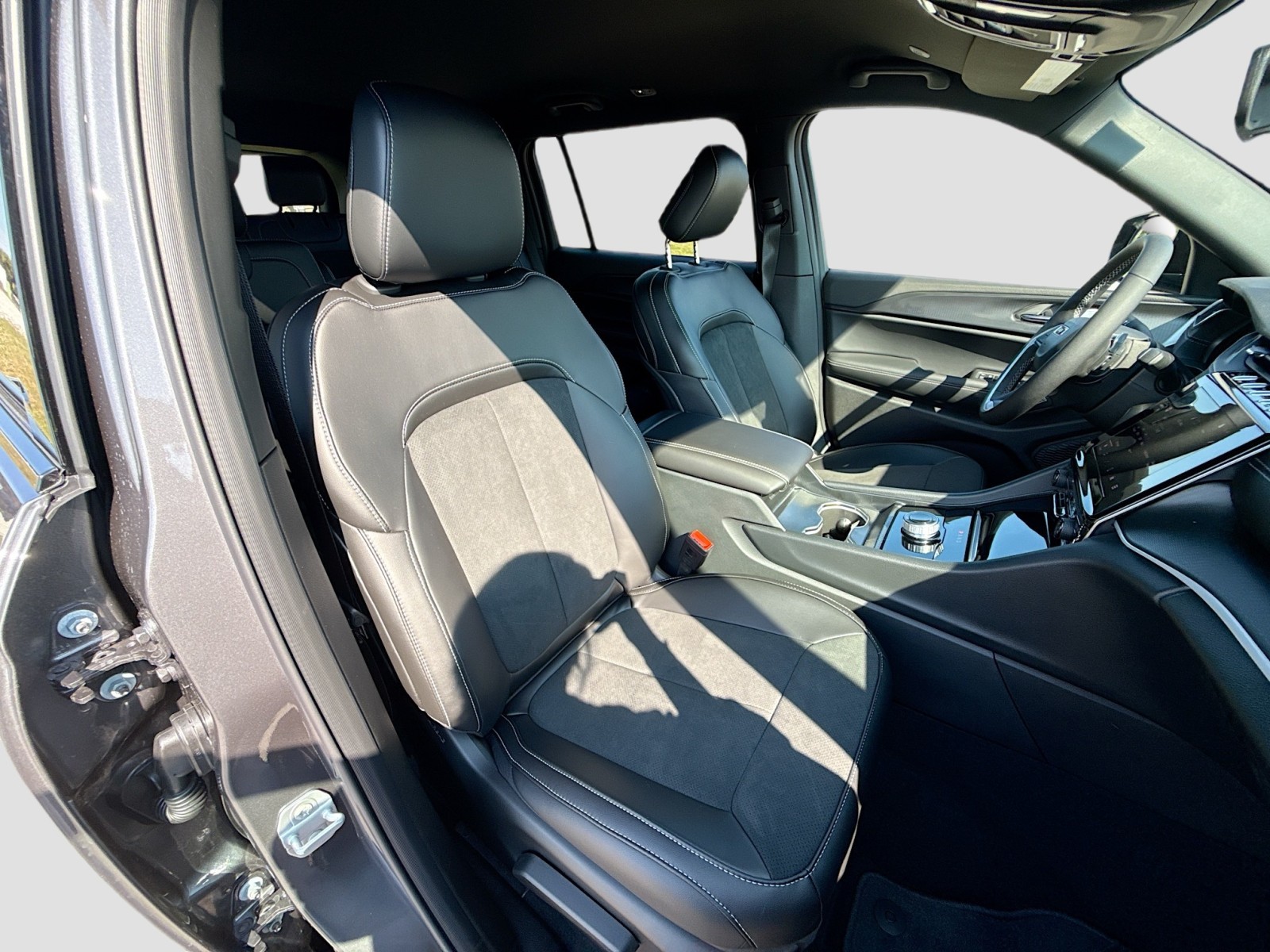 2025 Jeep Grand Cherokee Laredo Altitude photo 23